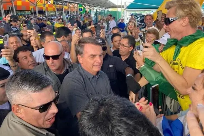 Bolsonaro desembarca em Vitória para cumprir agenda de campanha