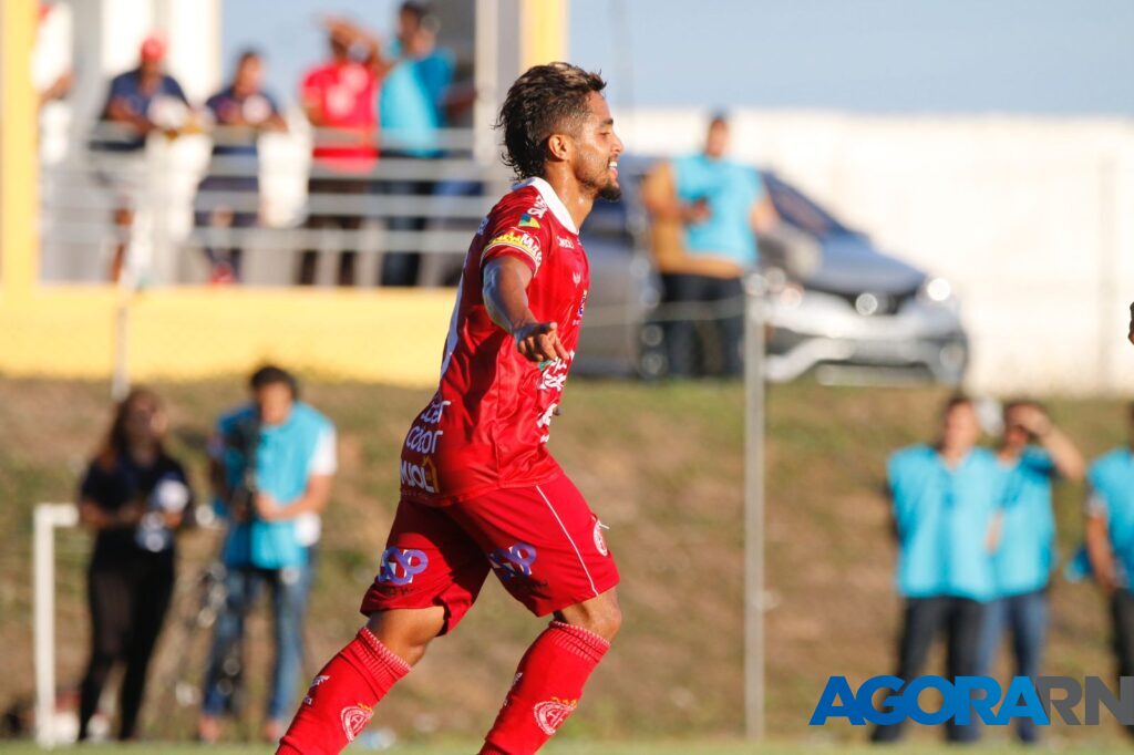 América vence Santa Cruz e assume liderança do quadrangular