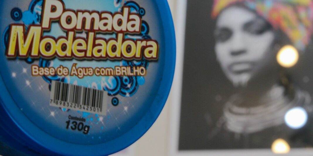 Anvisa proíbe venda de todas as pomadas para modelar e trançar cabelos