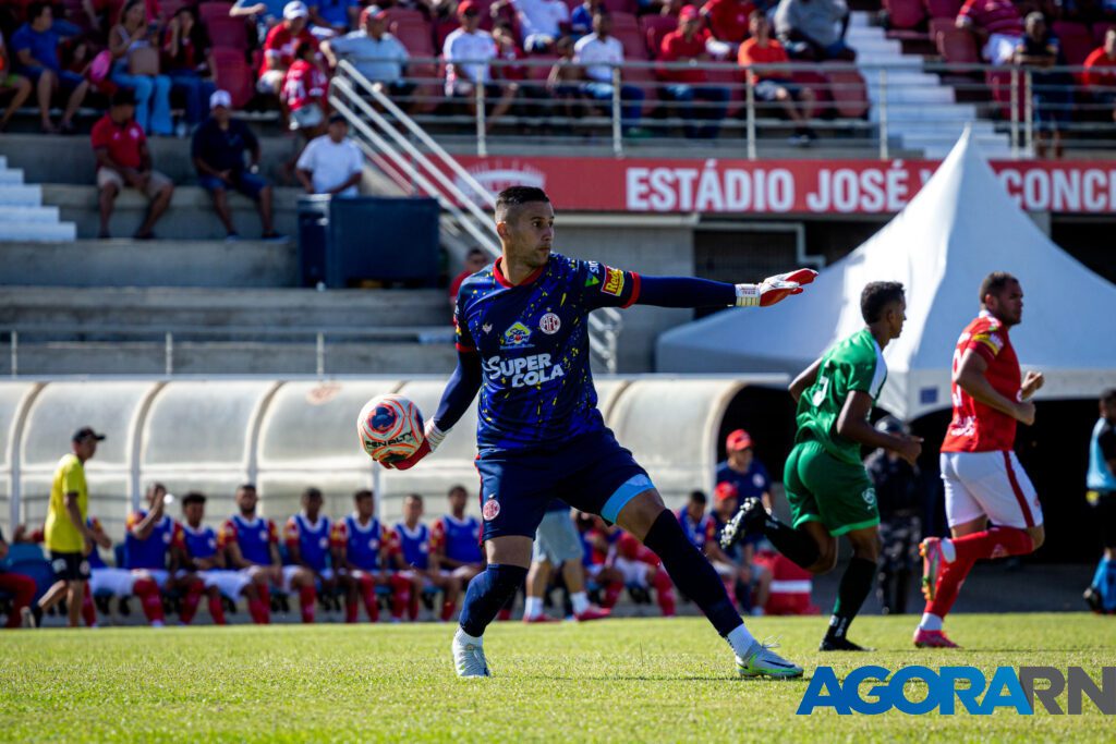 Goleiro Bruno Pianissolla completa 50 partidas no América-RN no clássico de domingo 12