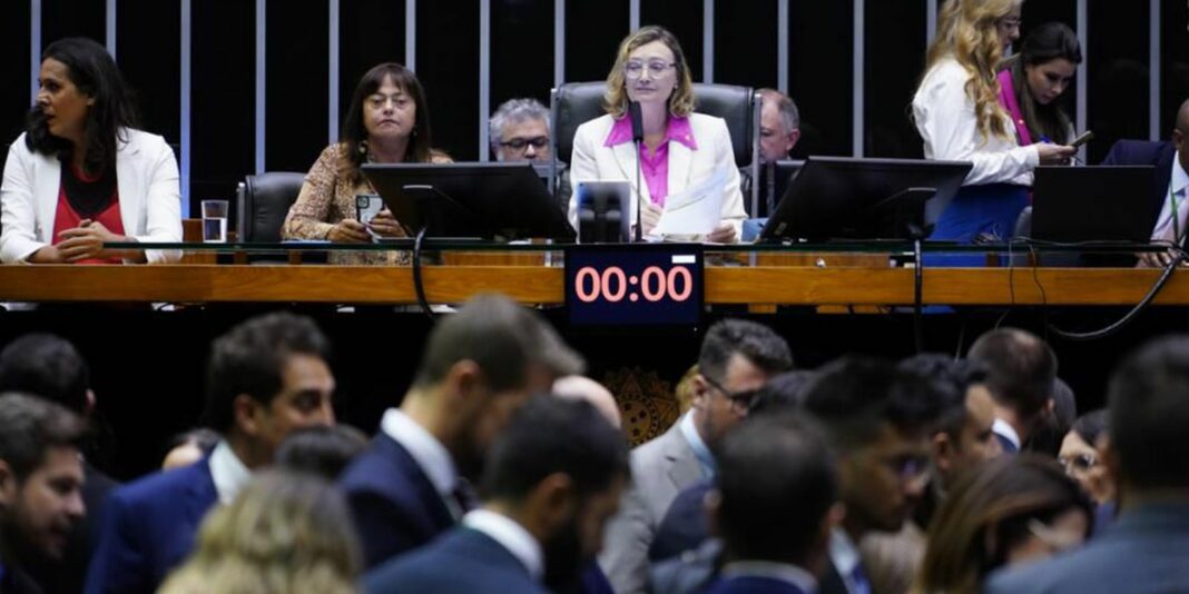 Deputadas destacam desafios para garantia de direitos das mulheres