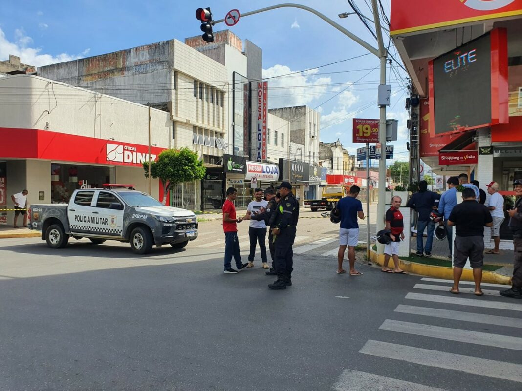 Motociclista morre após colidir com carro e ser arremessado cerca de 50 metros em Mossoró, diz polícia