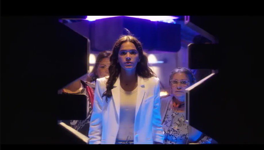 Besouro Azul: veja trailer de filme de super-herói com Bruna Marquezine