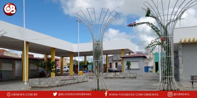 Quiosques fechados na Praça Gov. Aluísio Alves em Ouro Branco