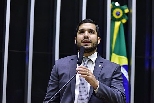 Parlamentares pedem a saída de André Fernandes da CPMI do