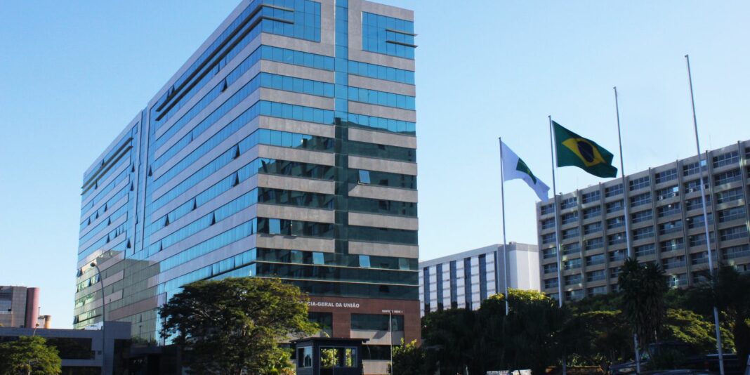 AGU faz acordo para indenizar mãe de homem morto pela PRF