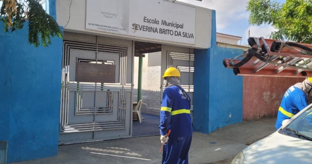 Escolas municipais tem energia cortada por falta de pagamento; aulas foram suspensas