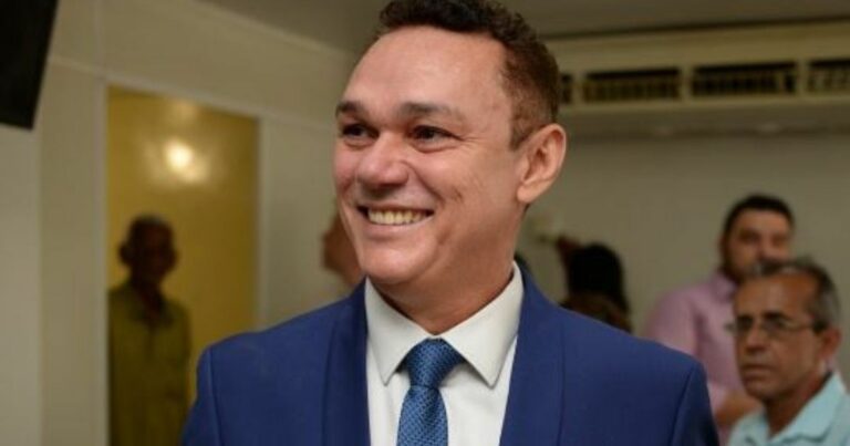 Prefeito de Jardim do Seridó reduz de R$ 200 para R$ 120 auxílio aos estudantes universitários