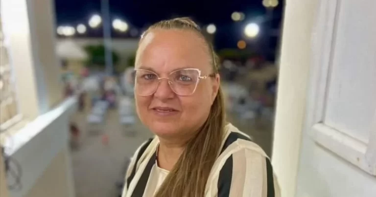 Aniversariantes do dia: A professora, Rosangela Dias