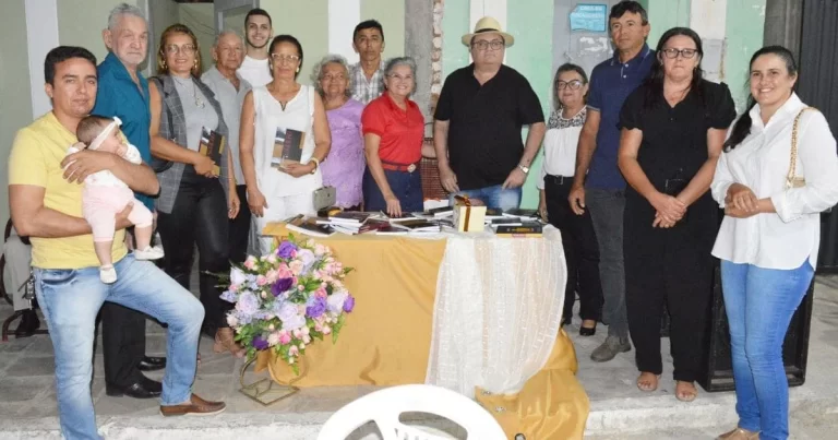 OURO BRANCO Sucesso no Lançamento do Livro Famílias do Esguicho