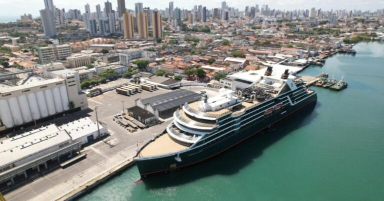 Cruzeiro de luxo Seabourn Pursuit abre temporada 2023/2024 no Porto de Natal