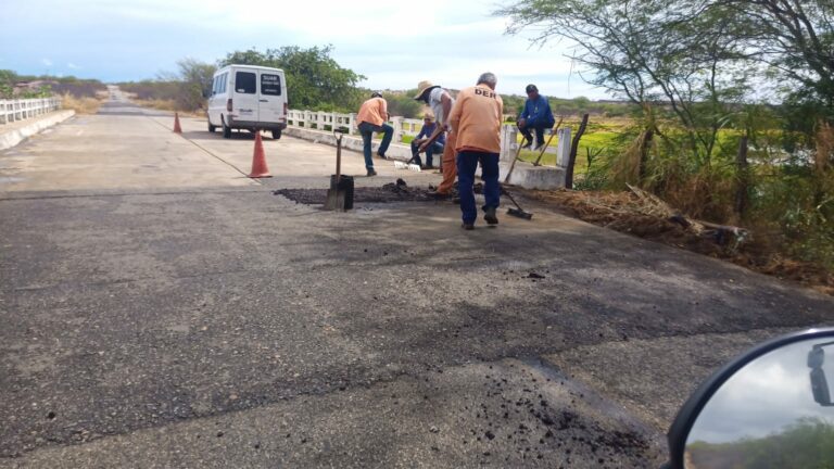 Operação tapa buraco volta a RN-089 entre Ouro Branco e a divisa com a Paraíba