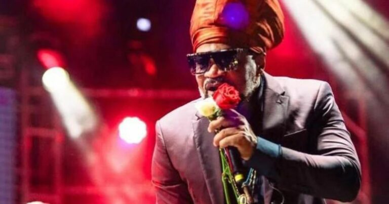 Natal em Natal: Carlinhos Brown encerra shows no Arena das Dunas neste sábado