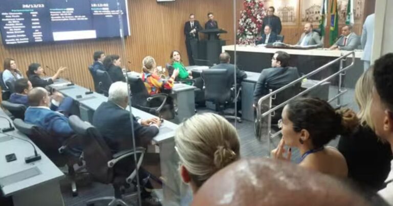 Câmara de Natal aprova orçamento de 2024, aumenta carga horária para novos professores e reduz verba de incentivo à cultura