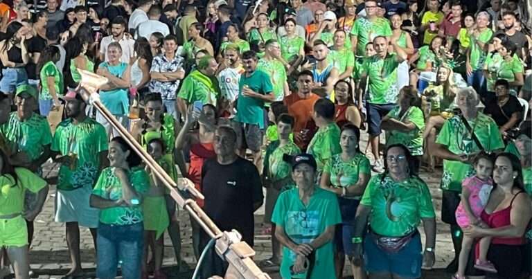 Prefeito e auxiliares tentam transformar Carnaval em “Comício verde”