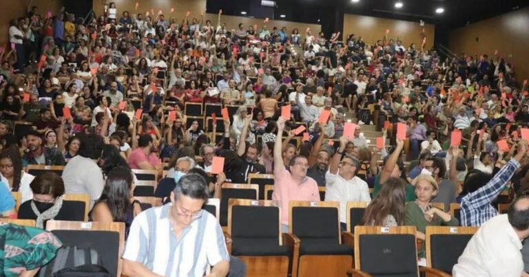 Professores da UnB iniciam greve por tempo indeterminado no dia 15 de abril