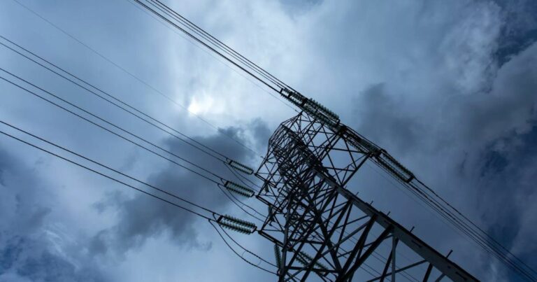 Lula assina MP para reduzir conta de luz e ampliar subsídios a fontes renováveis