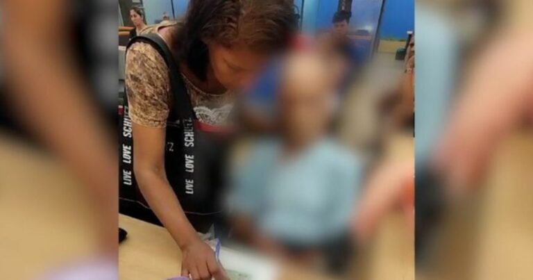 Mulher que levou idoso morto ao banco passa por audiência de custódia