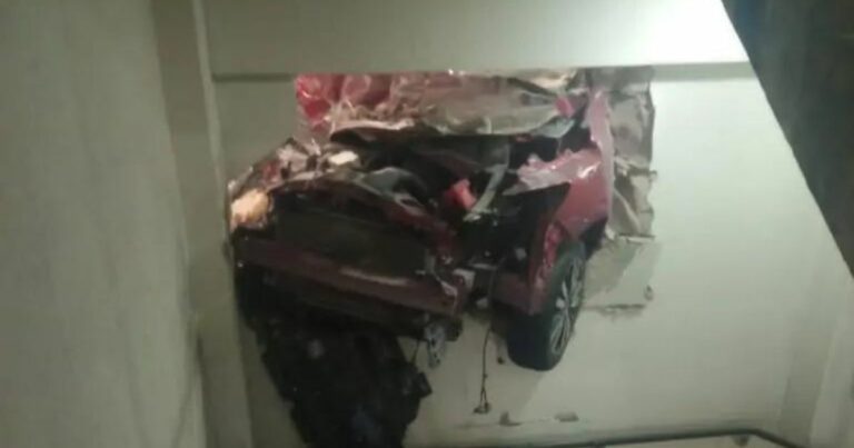 Mulher passa mal, perde controle do carro e derruba parede de estacionamento em shopping de Natal; VÍDEO