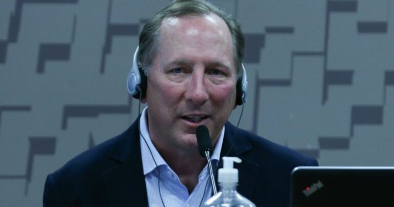 Dono do Botafogo é suspenso por 45 dias e multado em R$ 100 mil