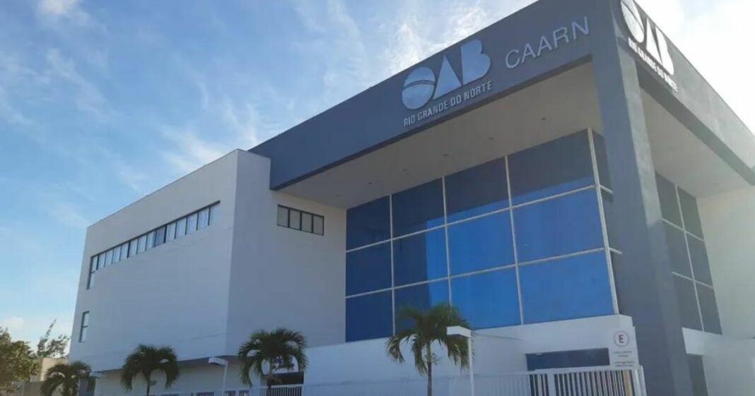 OAB suspende e afasta advogado