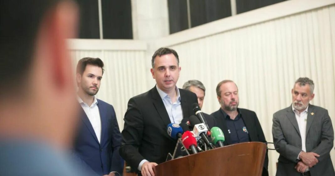 Pacheco pede que políticos “saiam da rede social