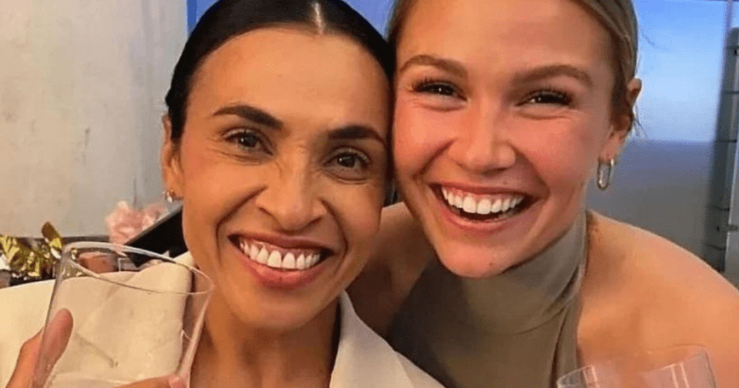 Medalhista olímpica, Marta anuncia noivado