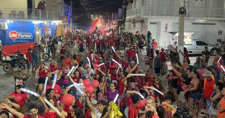 ato de campanha e leva o Mar Vermelho as ruas de Ouro Branco