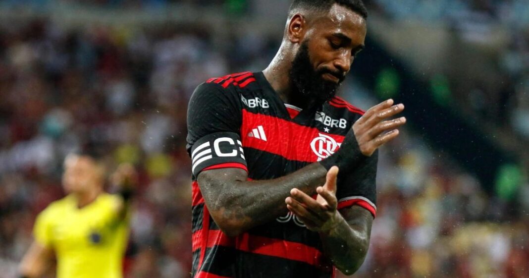 Em jogo marcado por protestos, Flamengo vence