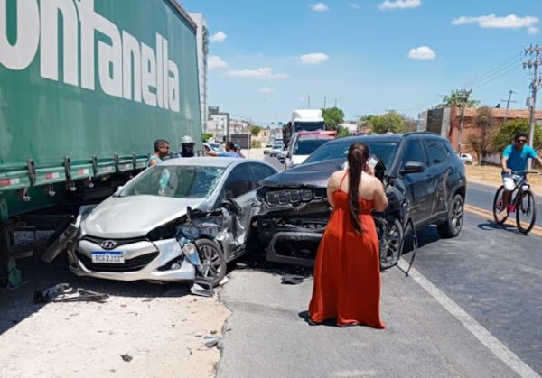 Acidente envolvendo quatro veículos registrado na BR 110 neste final de semana