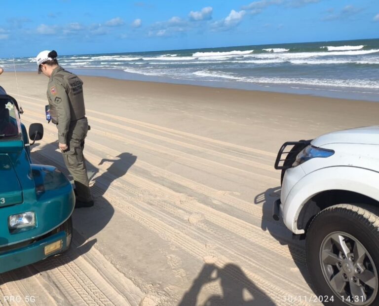 Lei Seca autua motoristas por dirigir sob efeito de álcool na orla do litoral norte