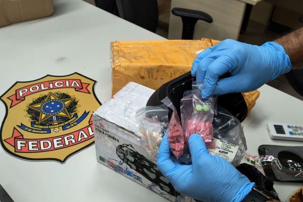 PF apreende entorpecentes e cédulas falsas durante fiscalização no RN