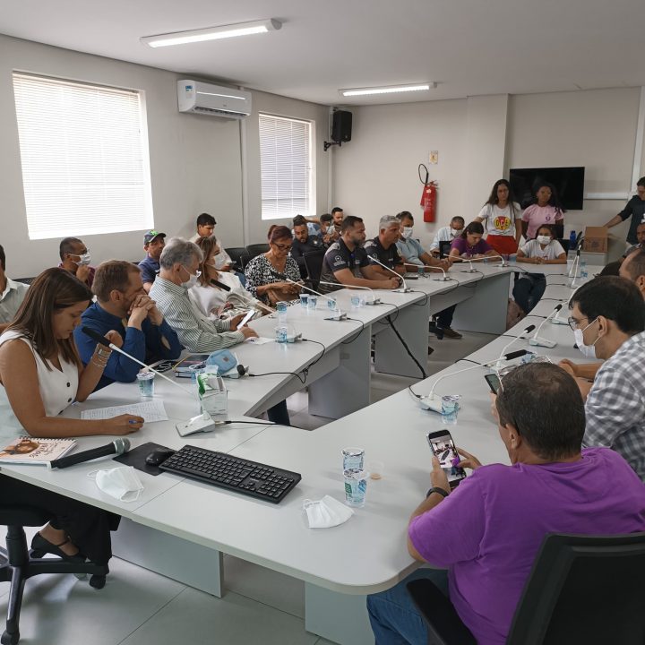 Álvaro Dias aprova aumento da passagem para R$ 4,90 sob forte repressão