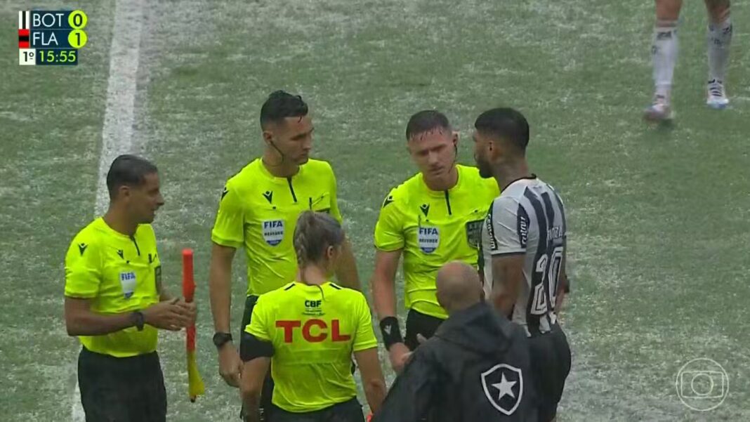 Botafogo x Flamengo é paralisado por mais de uma hora devido a fortes chuvas em Belém