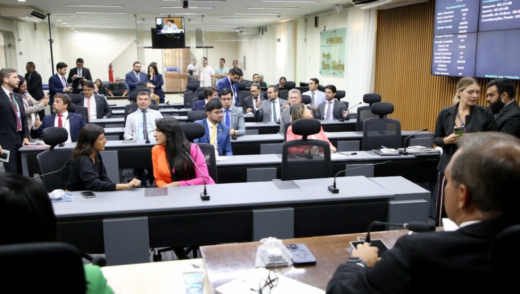 Vereadores criam blocos independentes para ter força na Câmara de Natal