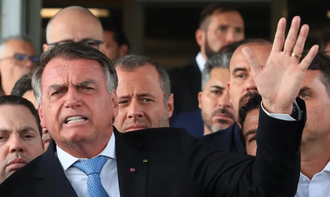 Após virar réu, Bolsonaro nega decreto de golpe de Estado