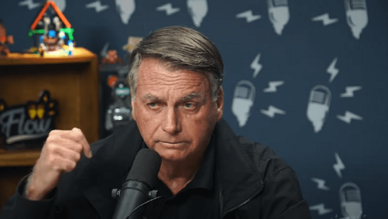 Bolsonaro afirma que só consegue pagar advogados por causa de doações de apoiadores