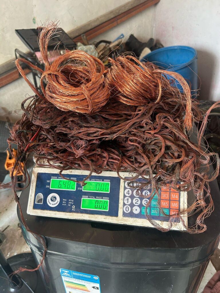 Homem com fios de telefonia é detido pela PM na zona Norte de Natal