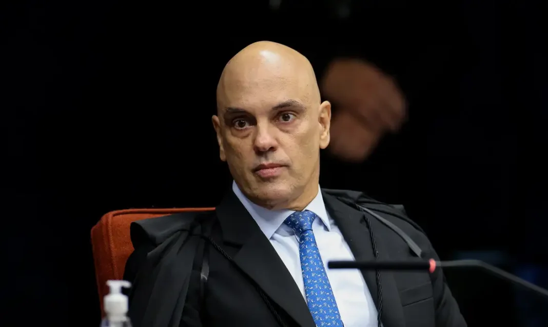 Moraes arquiva inquérito contra Bolsonaro sobre fraude em cartão de vacina
