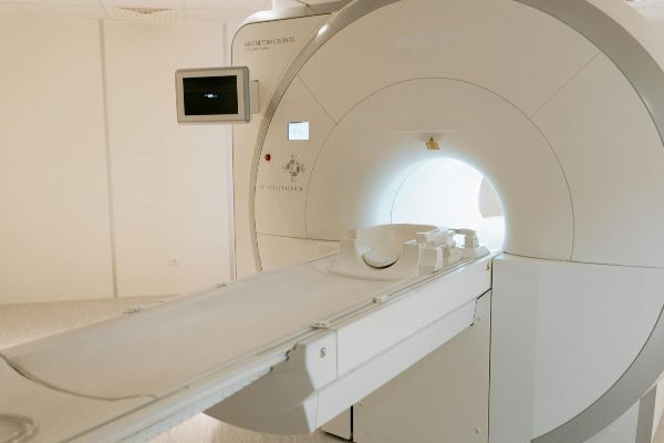 Plano de saúde que negou tomografia computadorizada a criança é condenado por danos morais