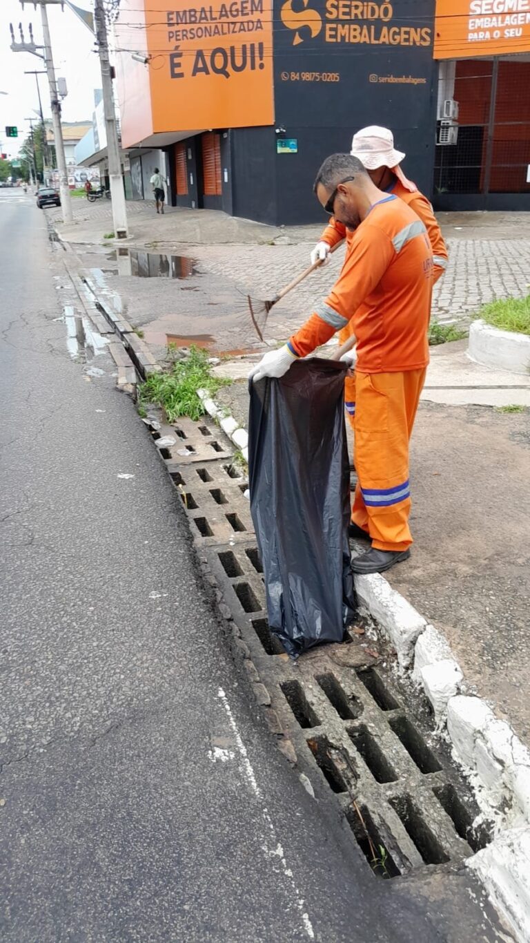 Plantão de Drenagem da Urbana é mantido durante o fim de semana em Natal para combater alagamentos
