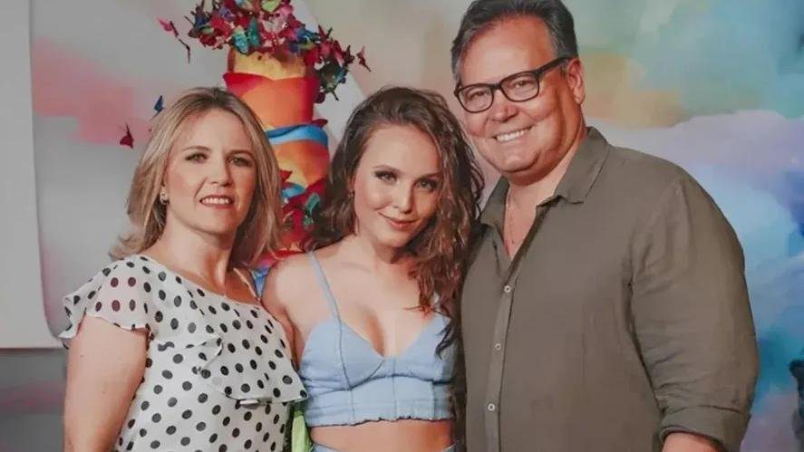 ‘Lei Larissa Manoela’: Câmara aprova projeto que pode restringir acesso dos pais a bens dos filhos
