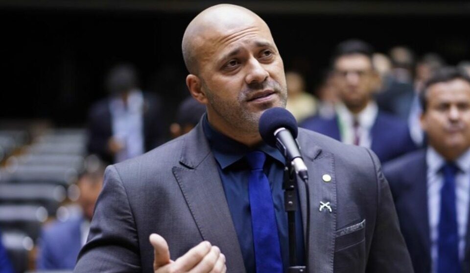 Alexandre de Moraes nega pedido de Daniel Silveira para trabalhar e estudar fora da prisão