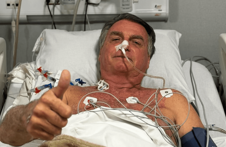 Bolsonaro publica foto em hospital de Natal, diz que não será operado e agradece assistência recebida no RN