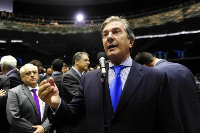 Gilmar Mendes retira destaque e julgamento da prisão de Collor retorna ao plenário virtual do STF