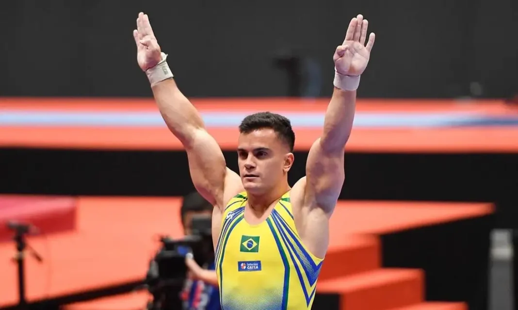 Ginástica artística: Caio Souza vai à final das barras paralelas em etapa da Copa do Mundo
