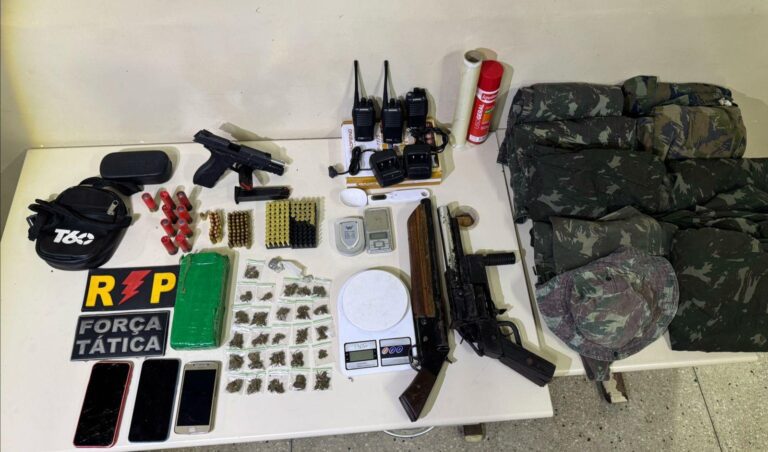 Nove suspeitos de integrar facção criminosa são capturados pela PM na Zona Norte de Natal; dois são adolescentes