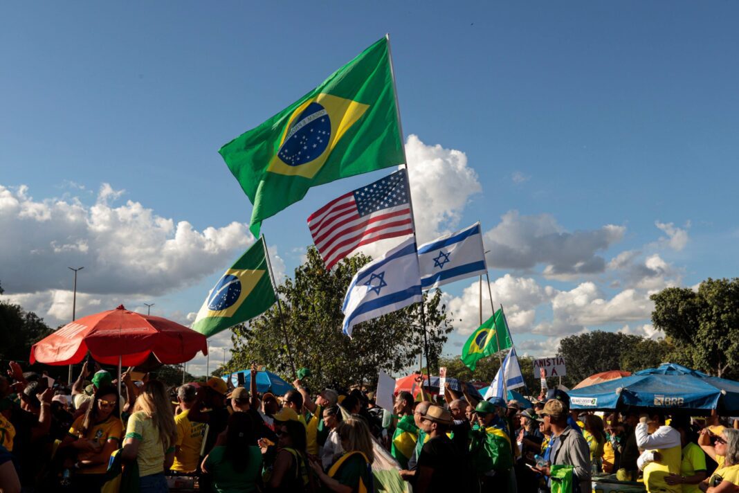 Bolsonaristas do RN participam de ato esvaziado por anistia com Bolsonaro