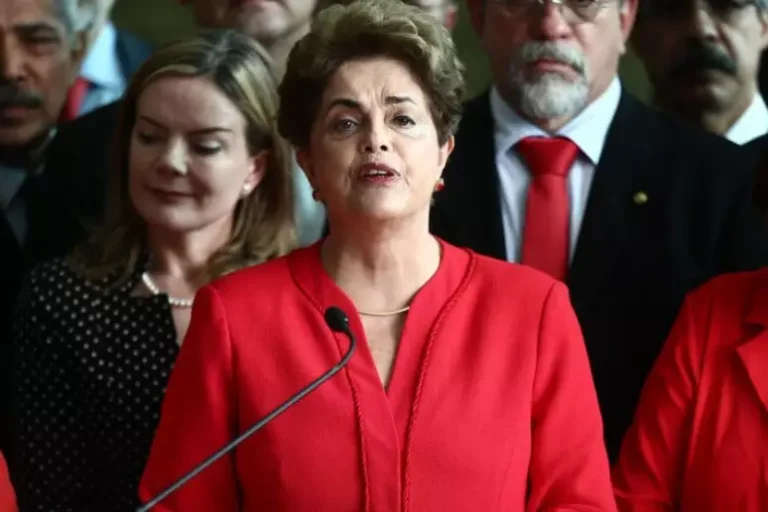 Comissão aprova anistia a Dilma Rousseff por perseguição na ditadura