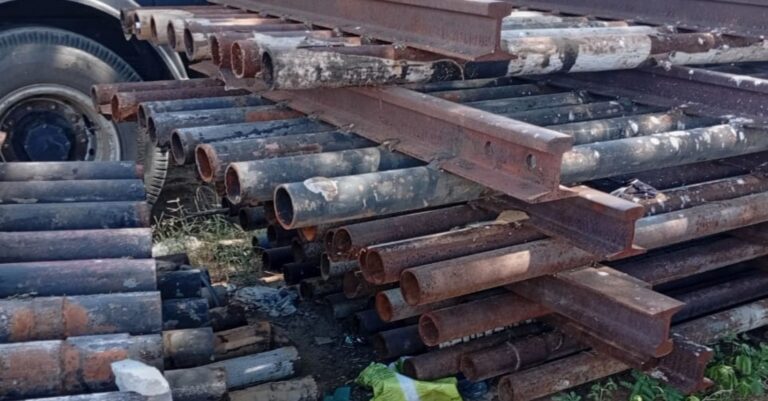 Comunidades rurais de Ouro Branco enfrentam abandono: mata-burros intransitáveis e material enferrujando parado na Secretaria de Obras